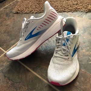 Brooks running shoe size 9